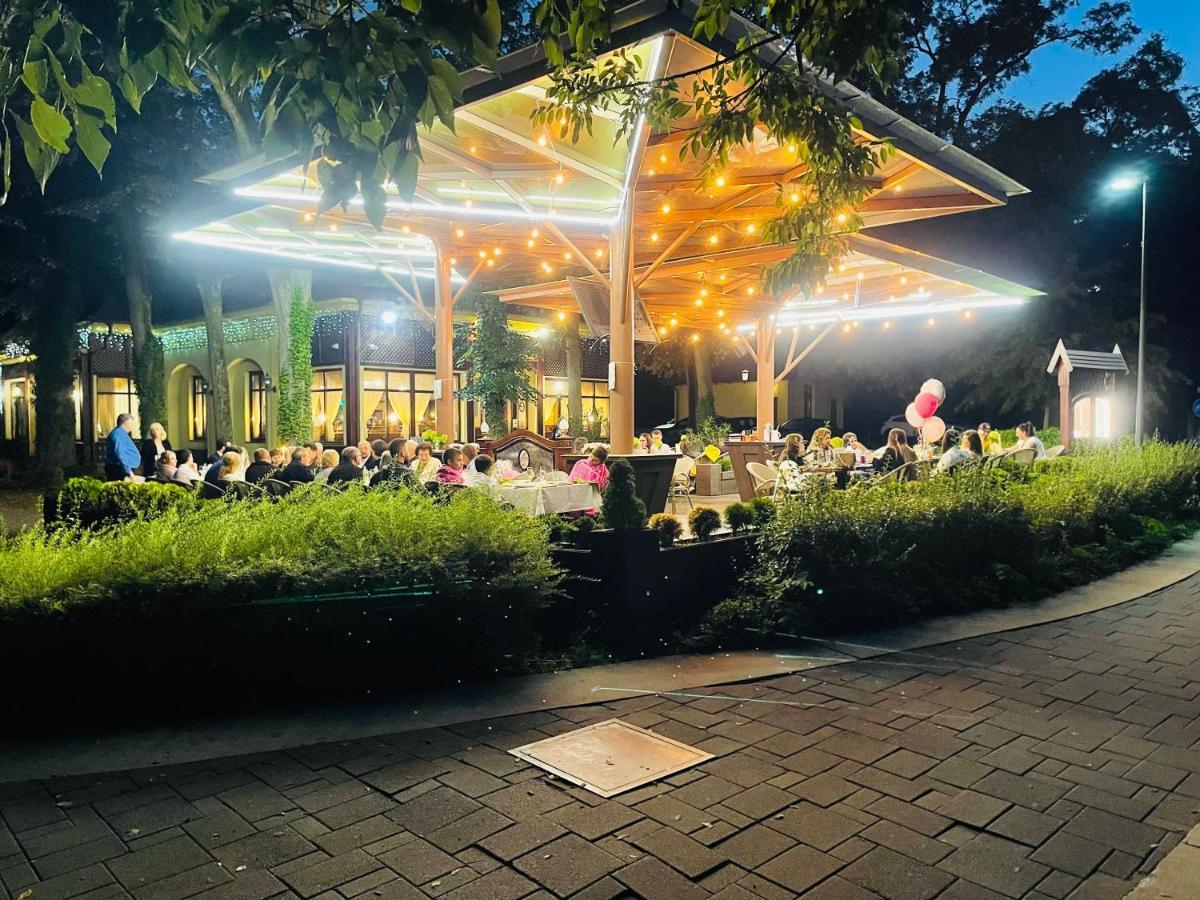 别墅酒店 德布勒森 外观 照片